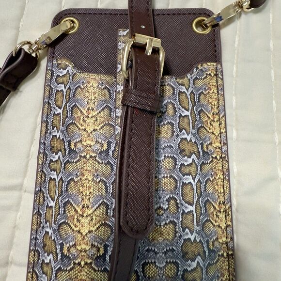 Snake Pattern Women's Crossbody Wallet With Cell Phone and Card Holders - Picture 5 of 7